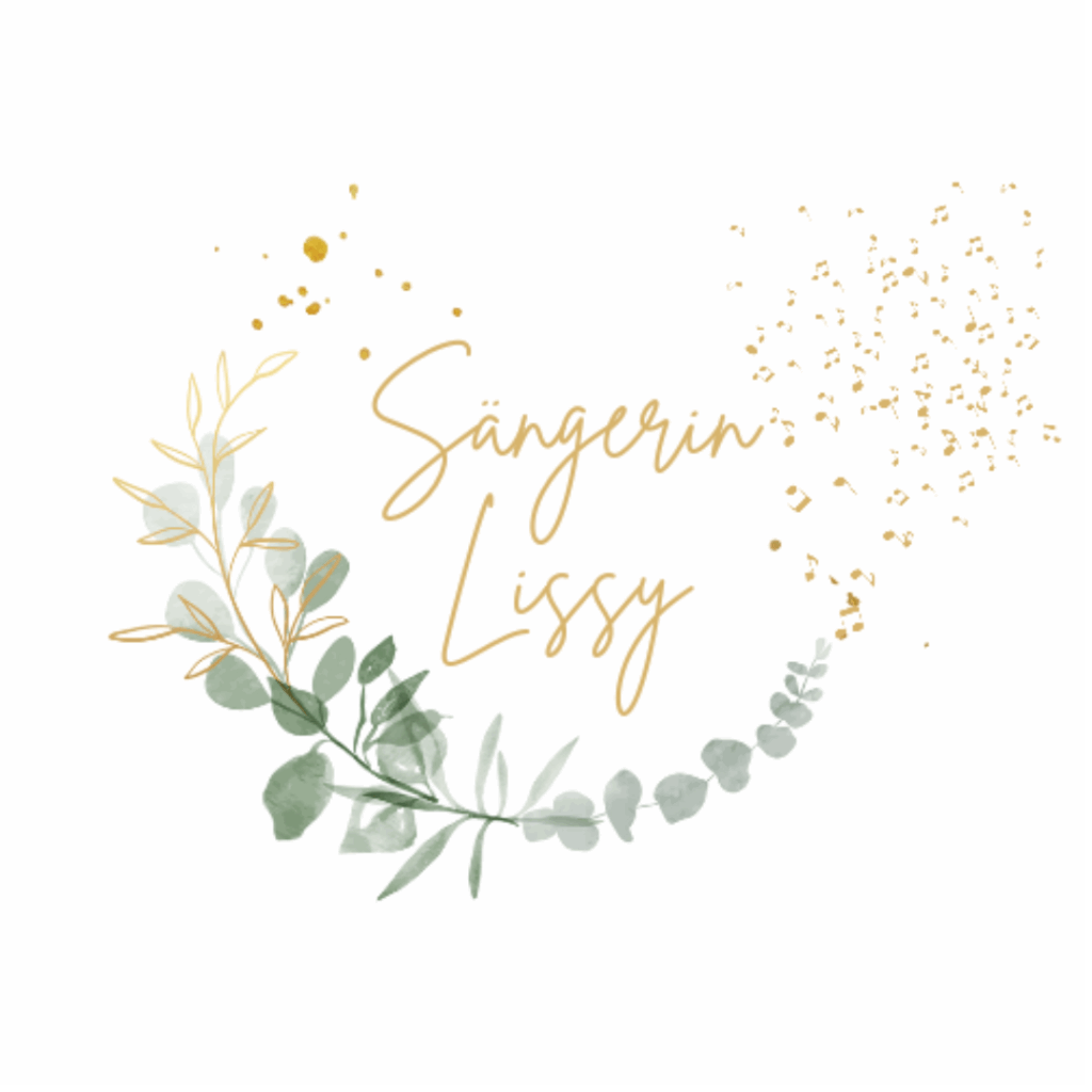 Schriftzug Sängerin Lissy in goldener, eleganter Handlettering-Schrift umgeben von einem halbkreisförmigen Arrangement aus grünen Aquarellblättern und goldenen Noten sowie kleinen goldenen Punkten auf weißem Hintergrund
