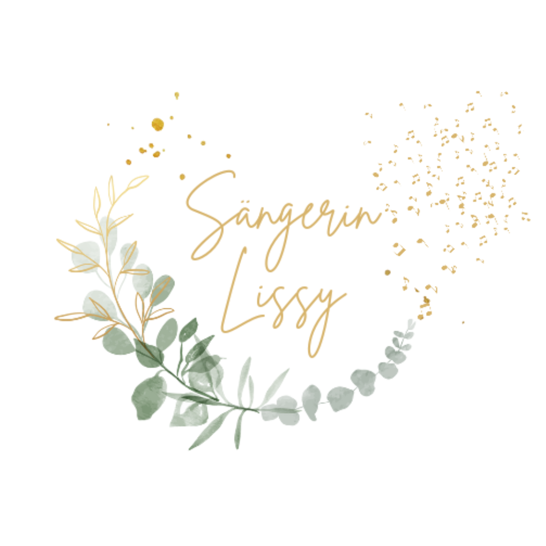 Schriftzug Sängerin Lissy in goldener, eleganter Handlettering-Schrift umgeben von einem halbkreisförmigen Arrangement aus grünen Aquarellblättern und goldenen Noten sowie kleinen goldenen Punkten auf weißem Hintergrund