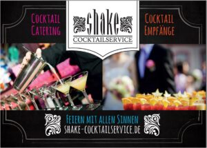 Werbung für Shake Cocktailservice mit zwei Bildern: links ein Barkeeper, der Cocktails in viele Gläser einschenkt, rechts eine Hochzeitsszene im Hintergrund mit einem Tisch voller bunter Cocktails mit Orangenscheiben und Sternfrucht als Garnitur, Text in verschiedenen Farben zu Cocktailcatering und Cocktailempfängen.